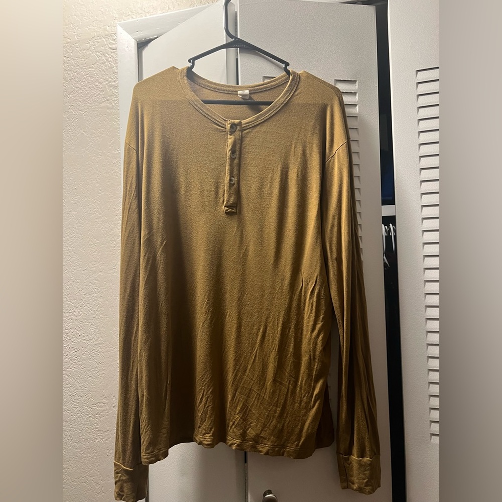 Kate Quinn Organics Men's Long-Sleeve Henley Shirt